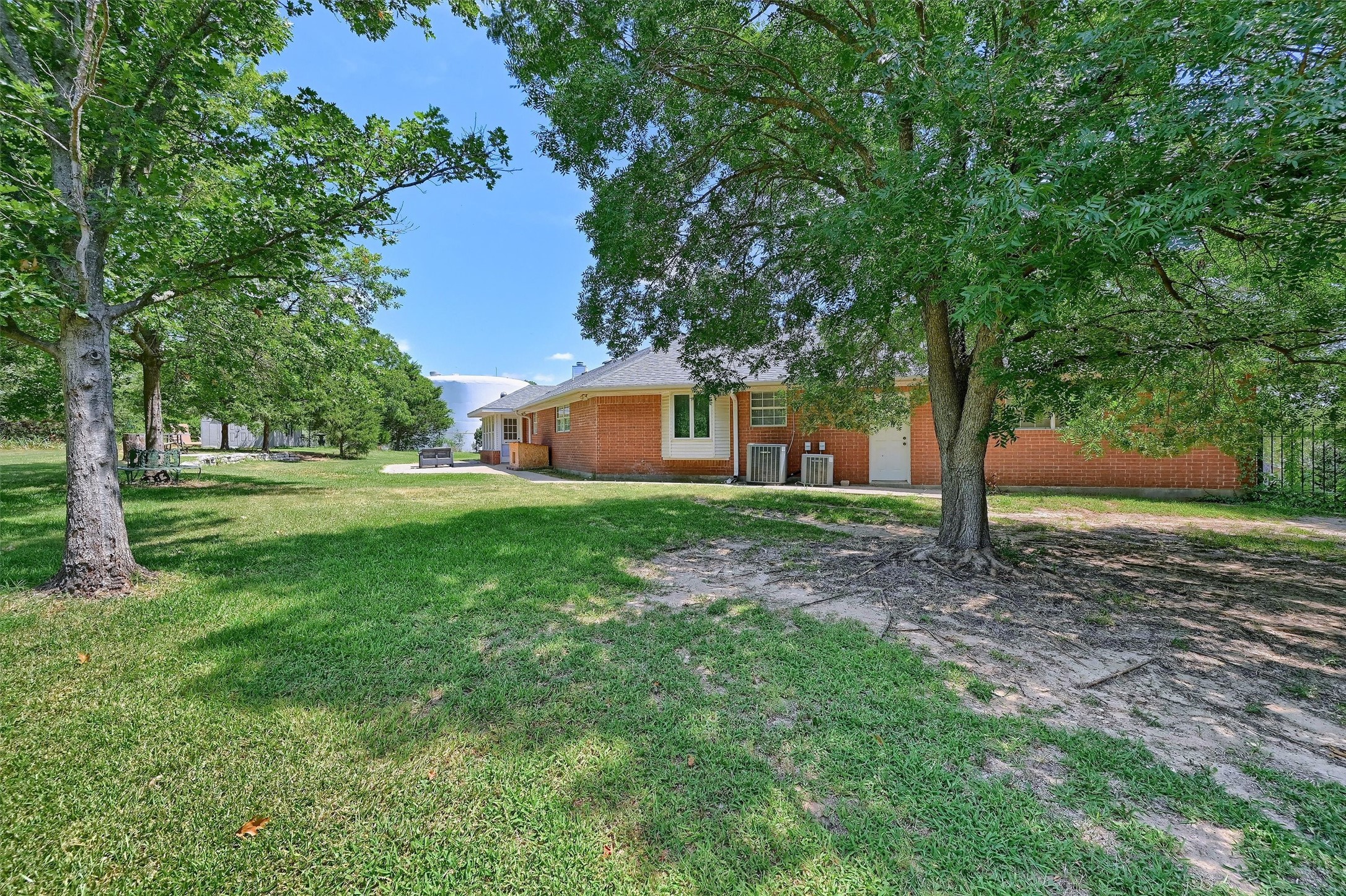 1246 Kiowa Drive W Lake Kiowa TX 76240