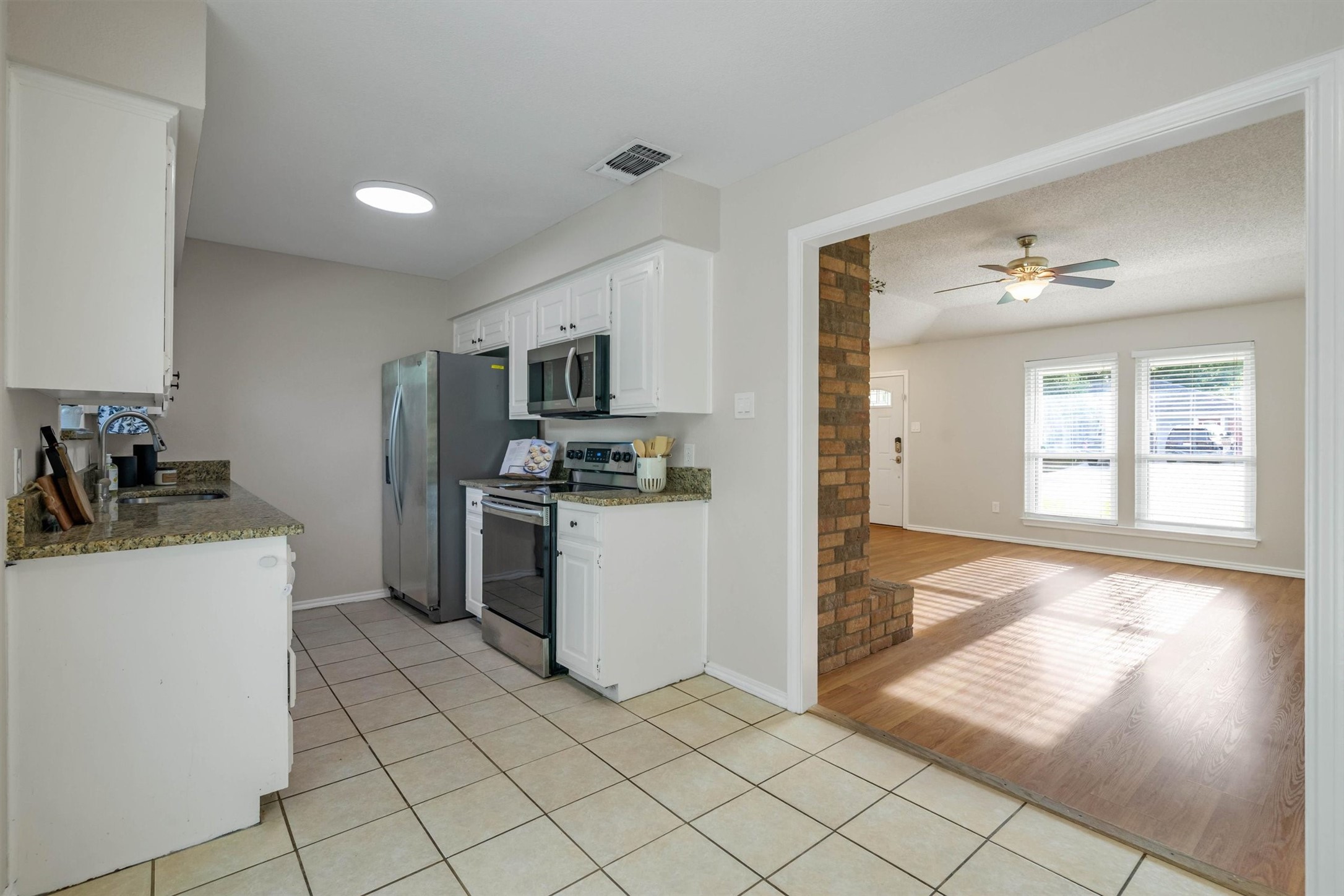 445 Parkridge Boulevard Burleson TX 76028