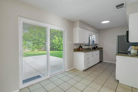 445 Parkridge Boulevard Burleson TX 76028