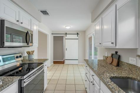 445 Parkridge Boulevard Burleson TX 76028