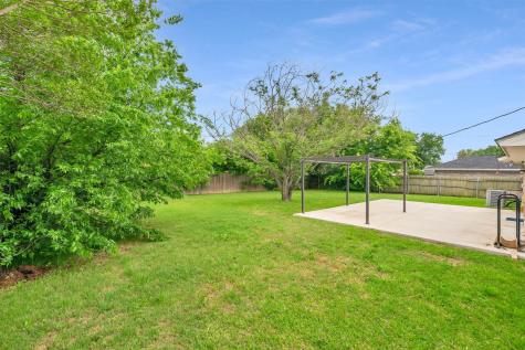 445 Parkridge Boulevard Burleson TX 76028