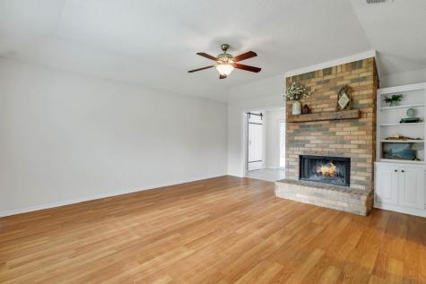 445 Parkridge Boulevard Burleson TX 76028