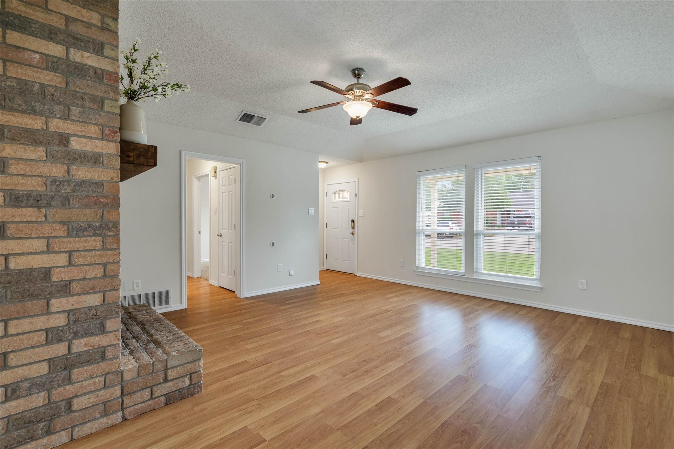 445 Parkridge Boulevard Burleson TX 76028