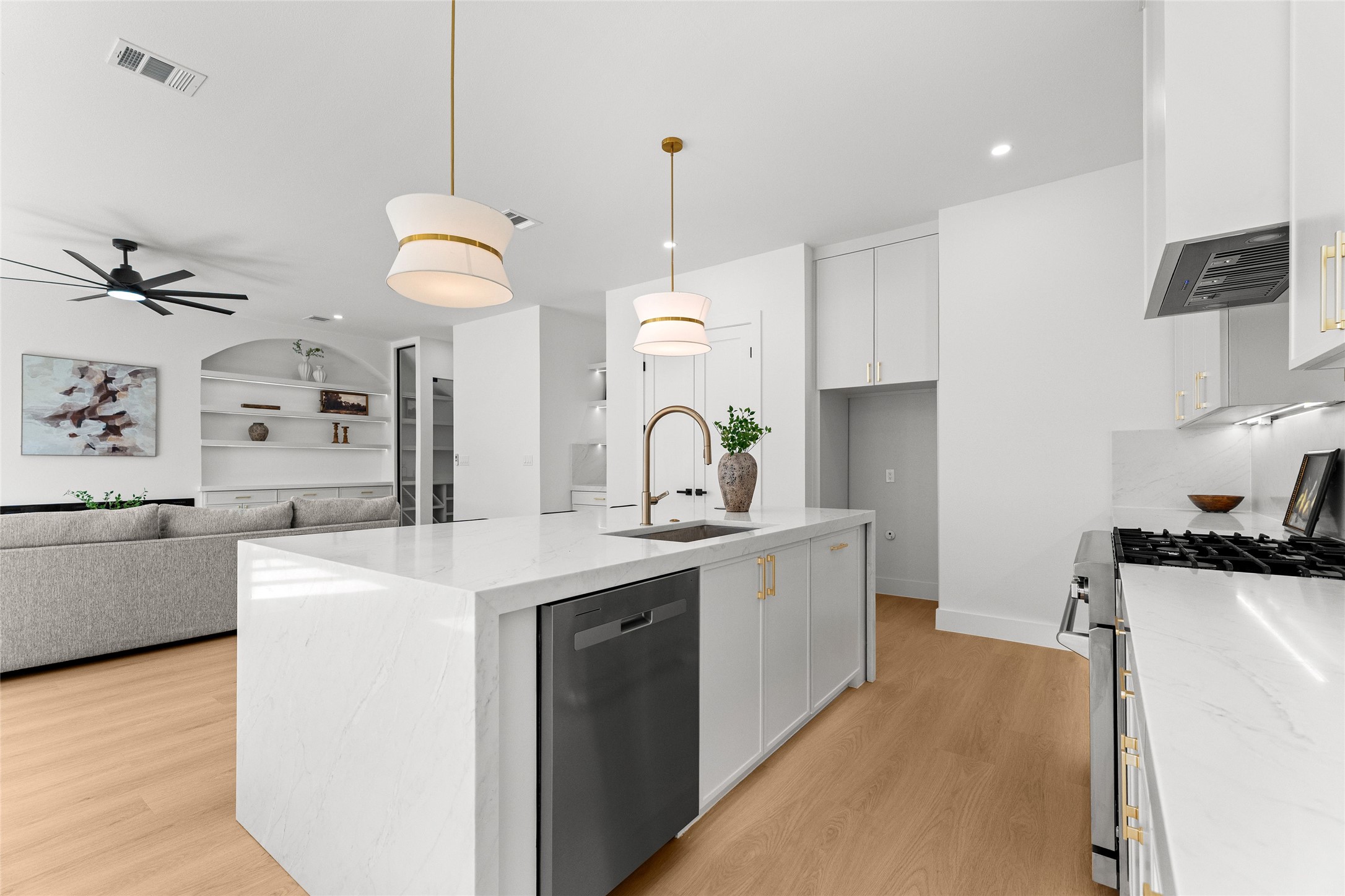 6911 Mohawk Drive Dallas TX 75235