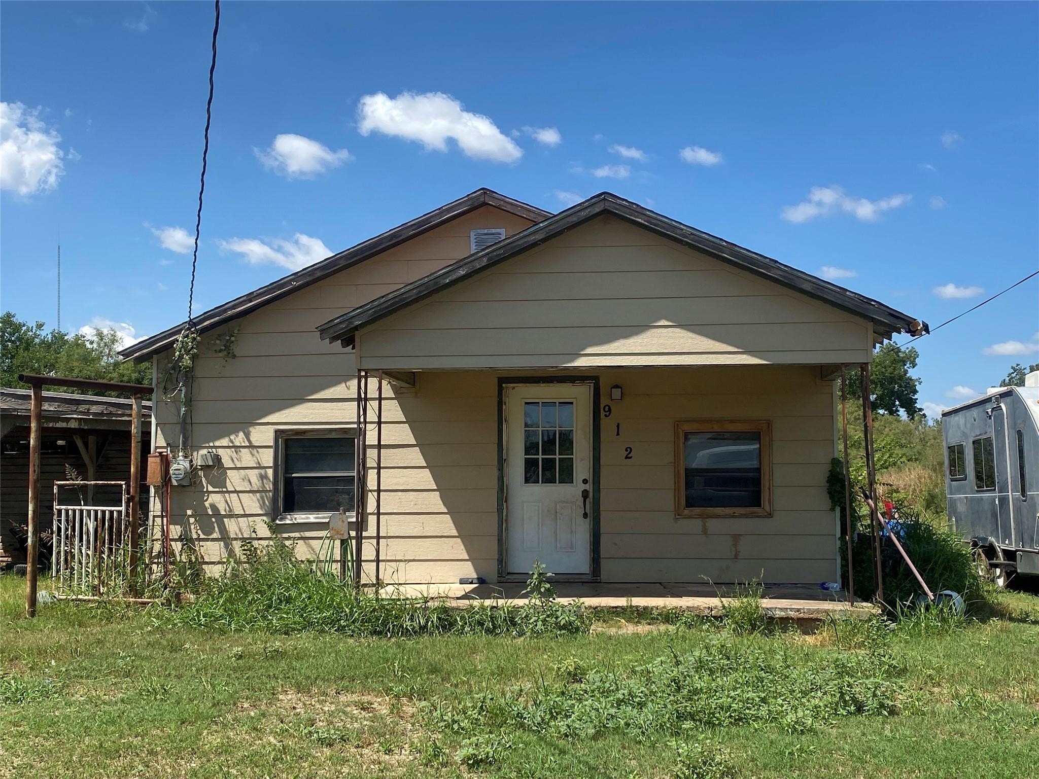 912 Taylor Avenue Rule TX 79547