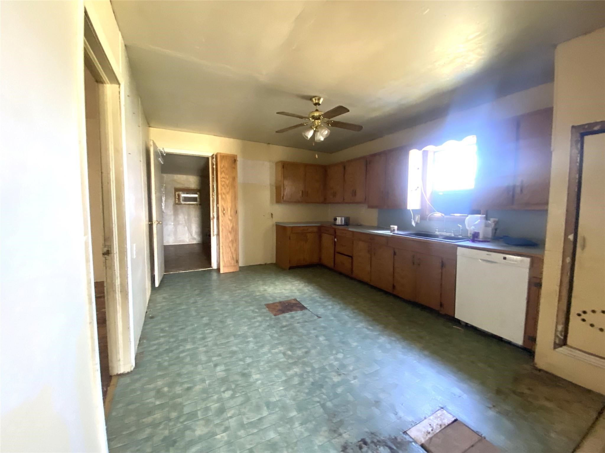912 Taylor Avenue Rule TX 79547