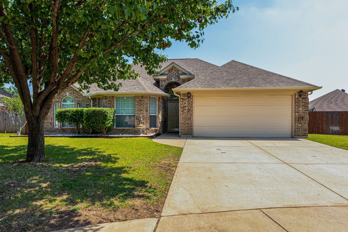 521 Acorn Court Saginaw TX 76179