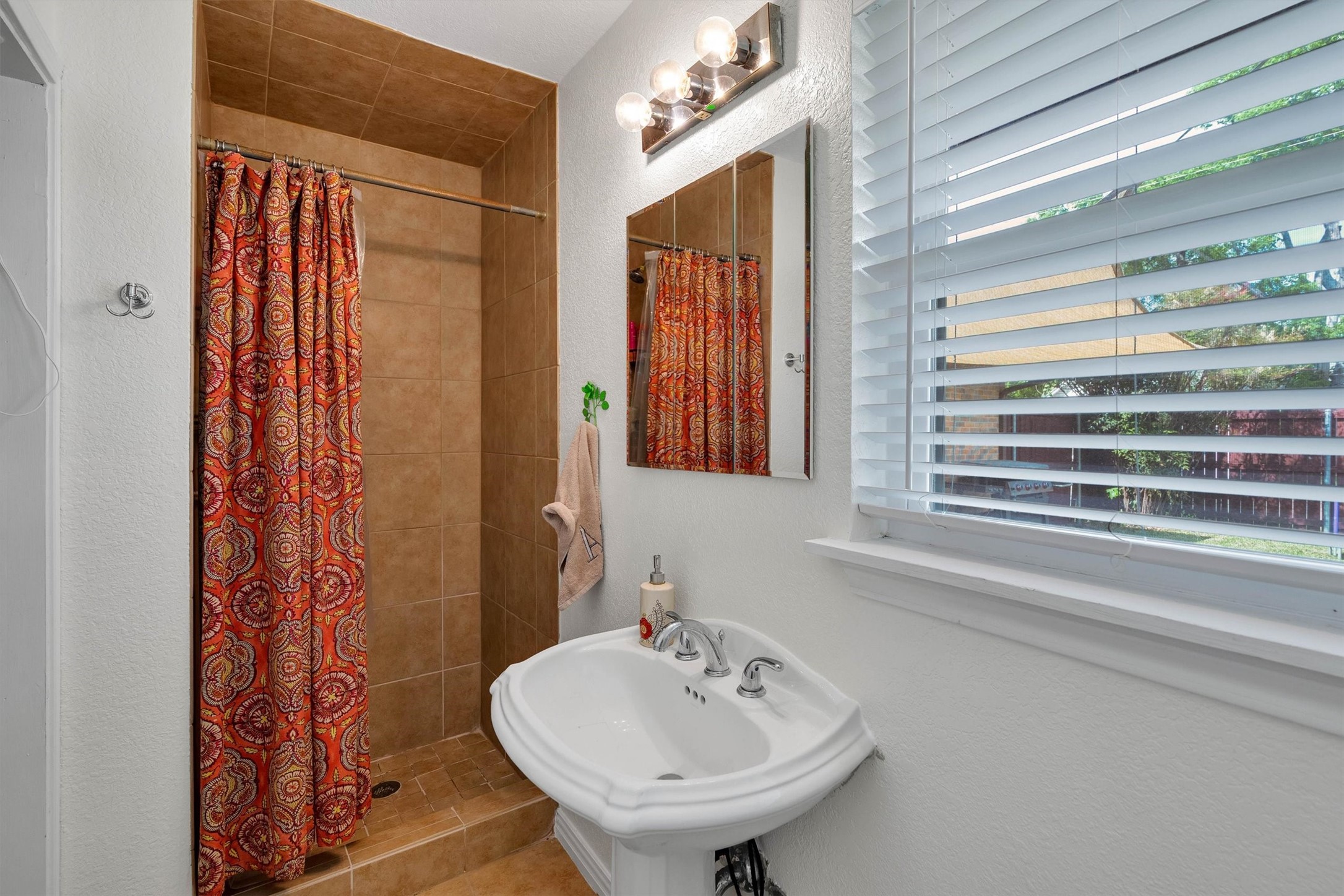 2949 Maydelle Lane Farmers Branch TX 75234