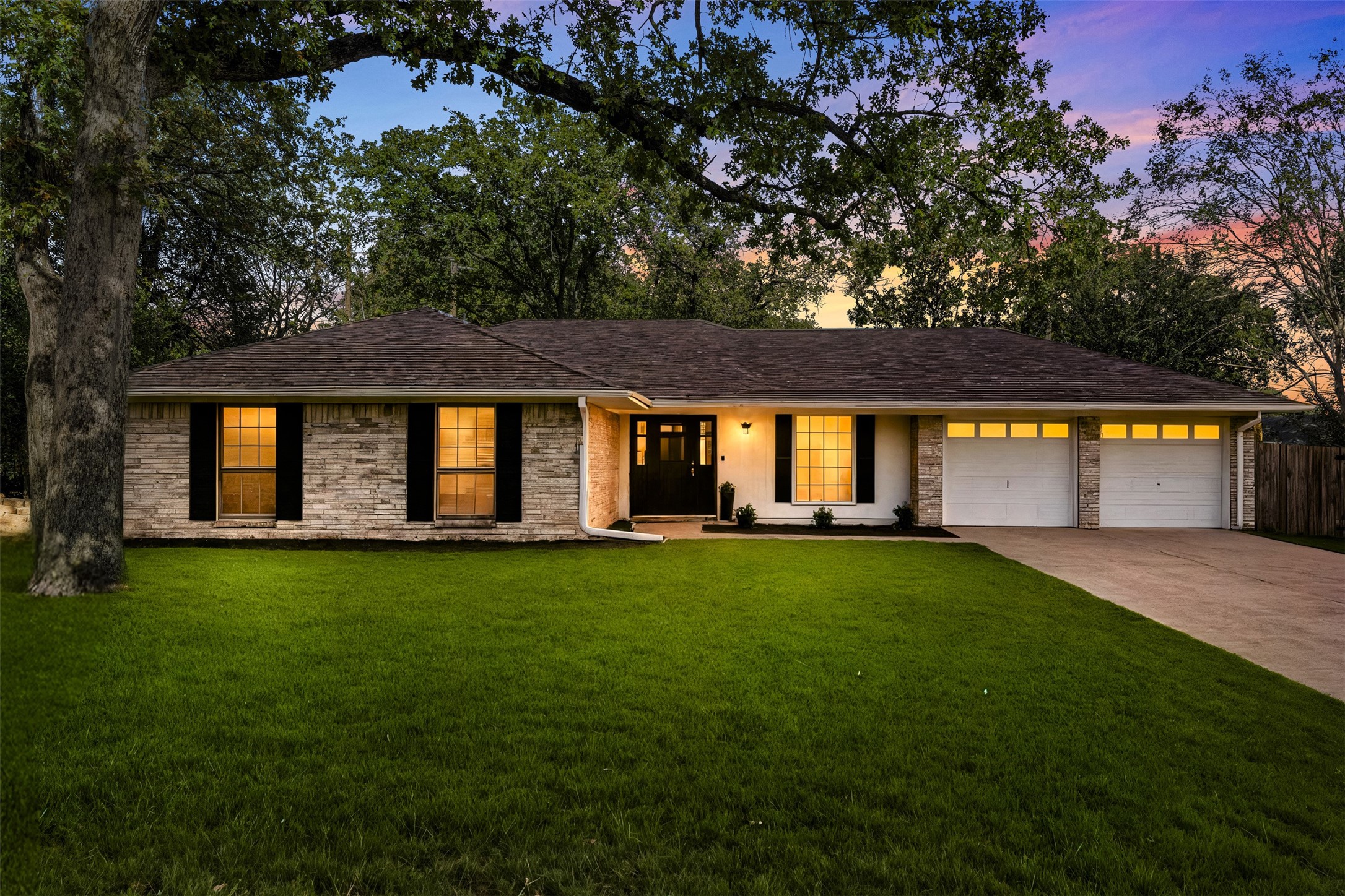 5705 Woodhollow Drive Arlington TX 76016