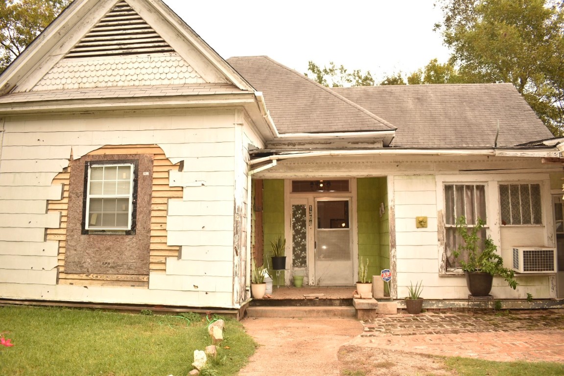 1306 N Fulton Street Marshall TX 75670