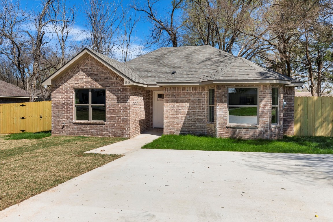 1314 S Fannin Avenue Denison TX 75020