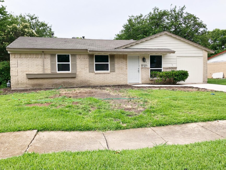 317 W Dorris Drive Grand Prairie TX 75051