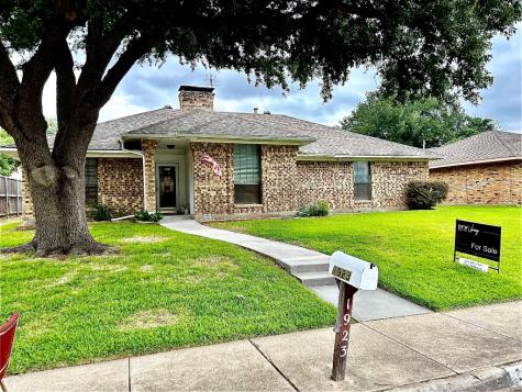 1923 Middle Glen Drive Carrollton TX 75007