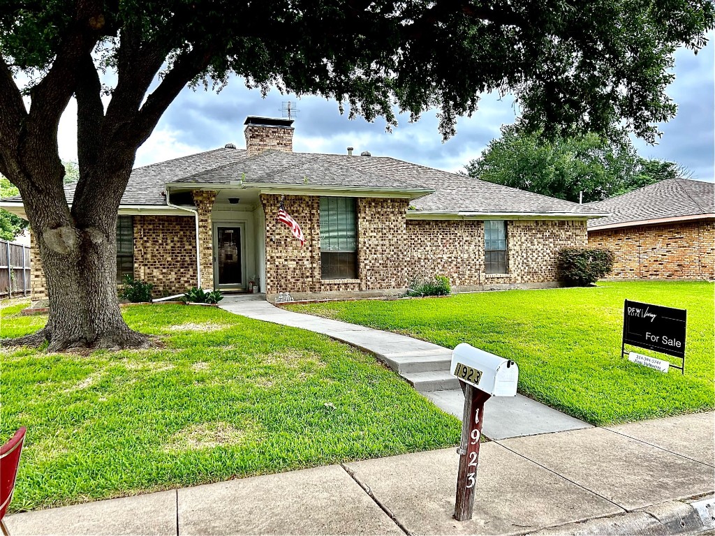 1923 Middle Glen Drive Carrollton TX 75007