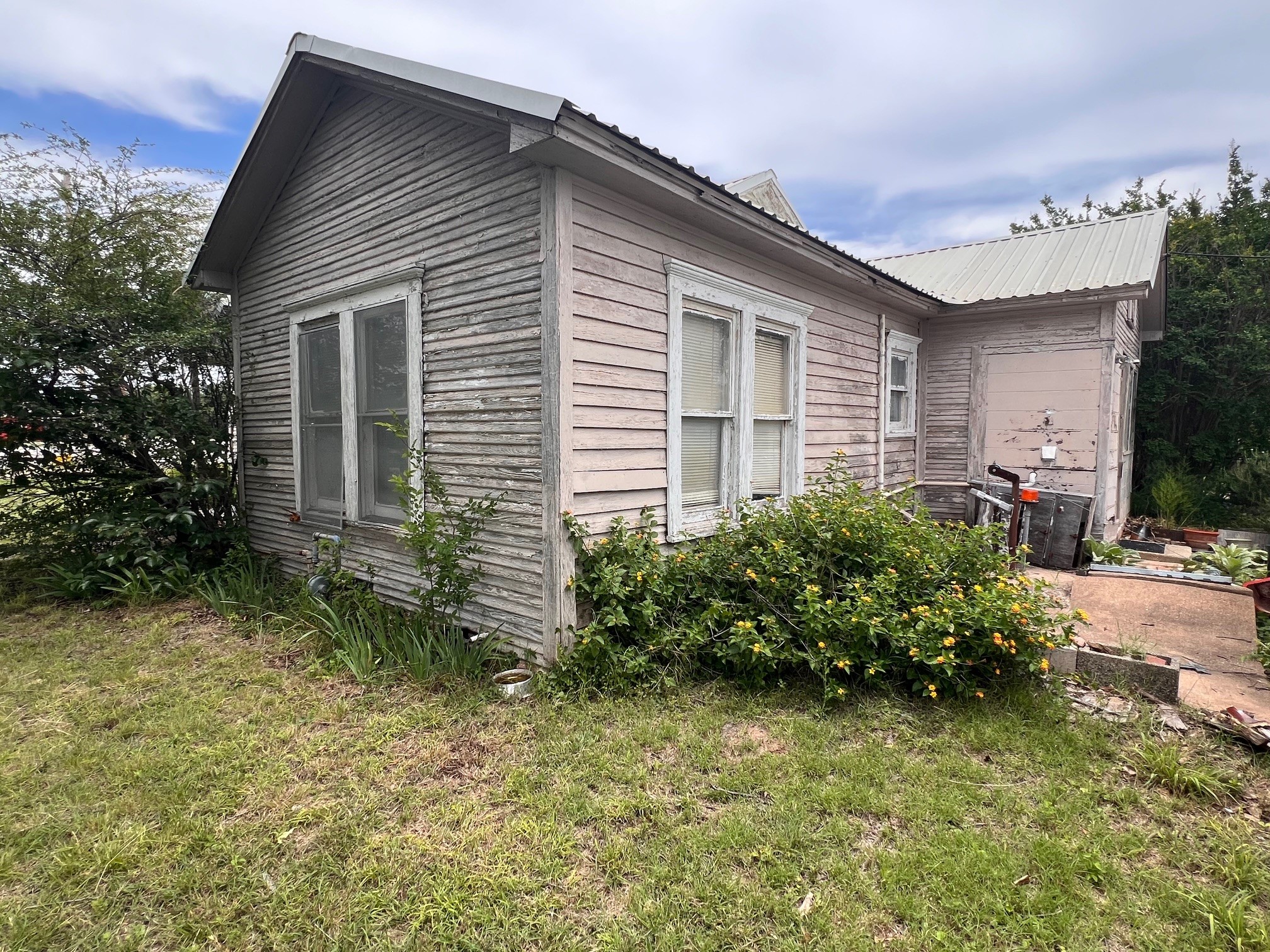 101 E Commerce Street Gustine TX 76455