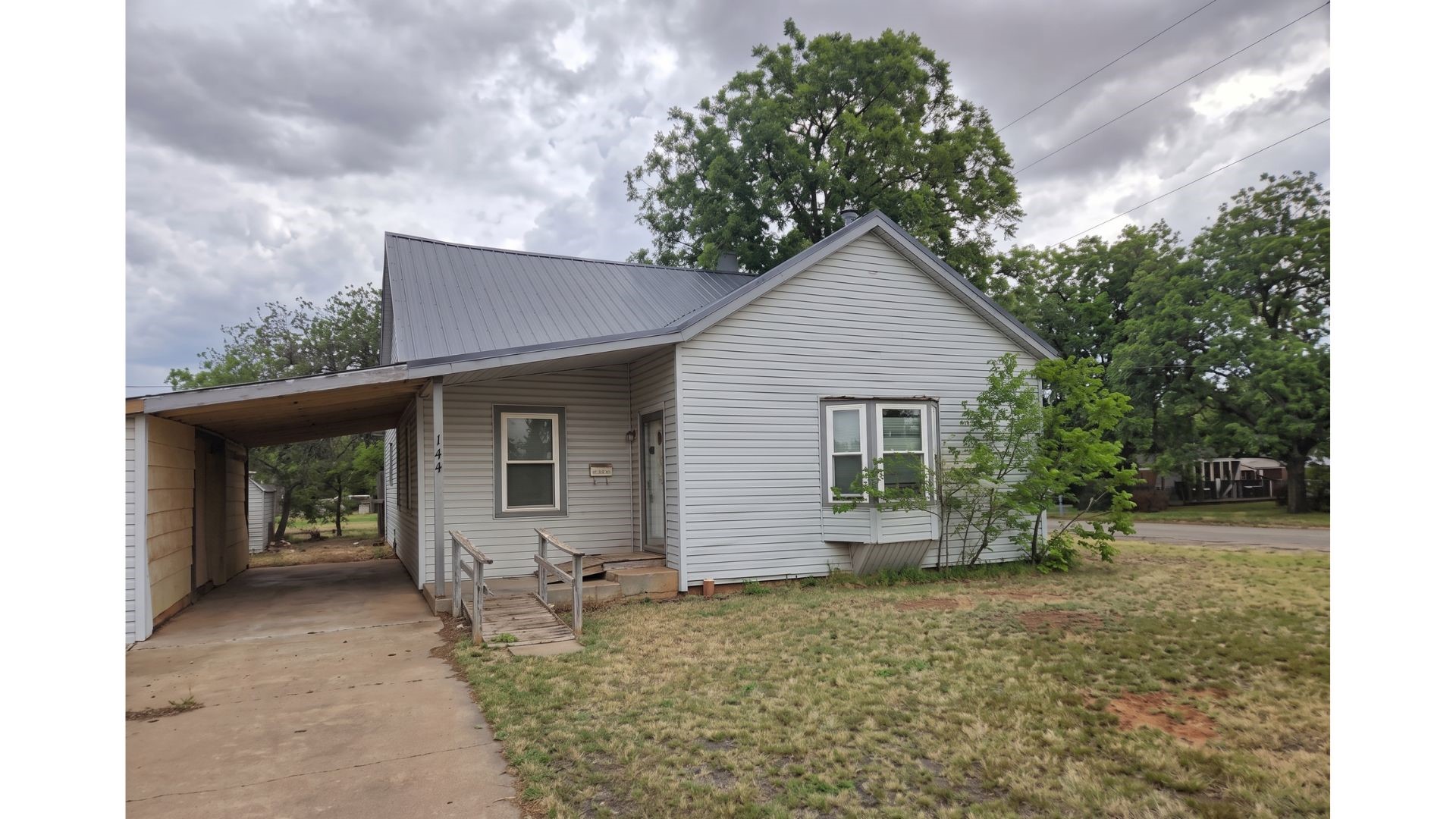 200 SE Avenue F Childress TX 79201