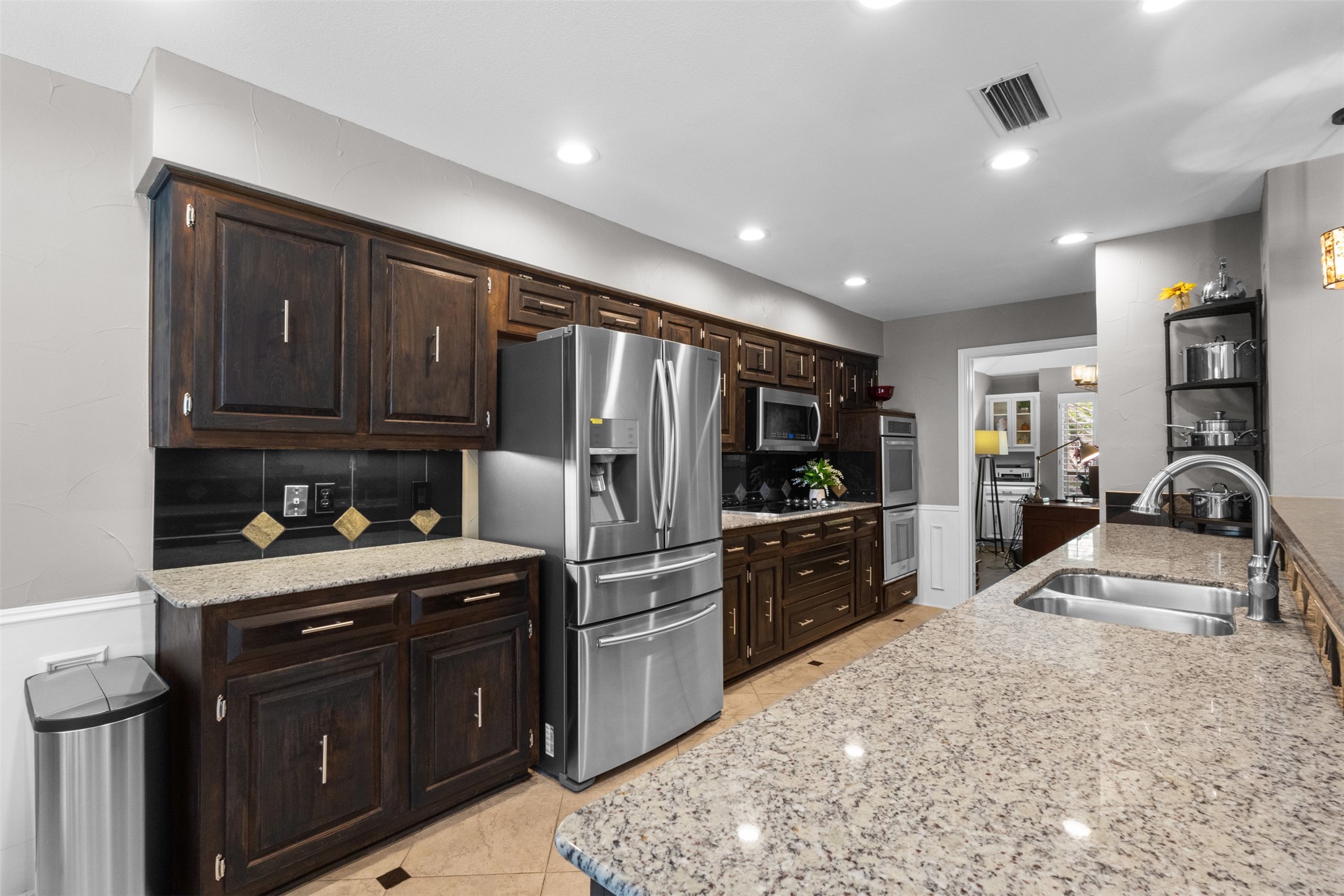9426 Hillview Drive Dallas TX 75231