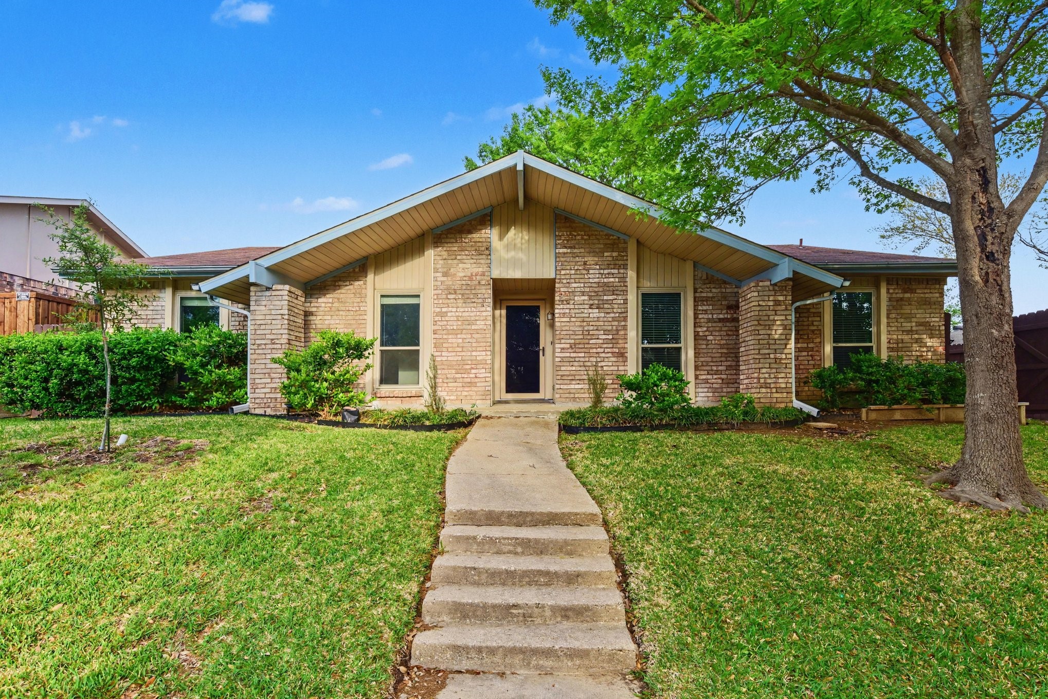 5926 Rosehill Road Garland TX 75043