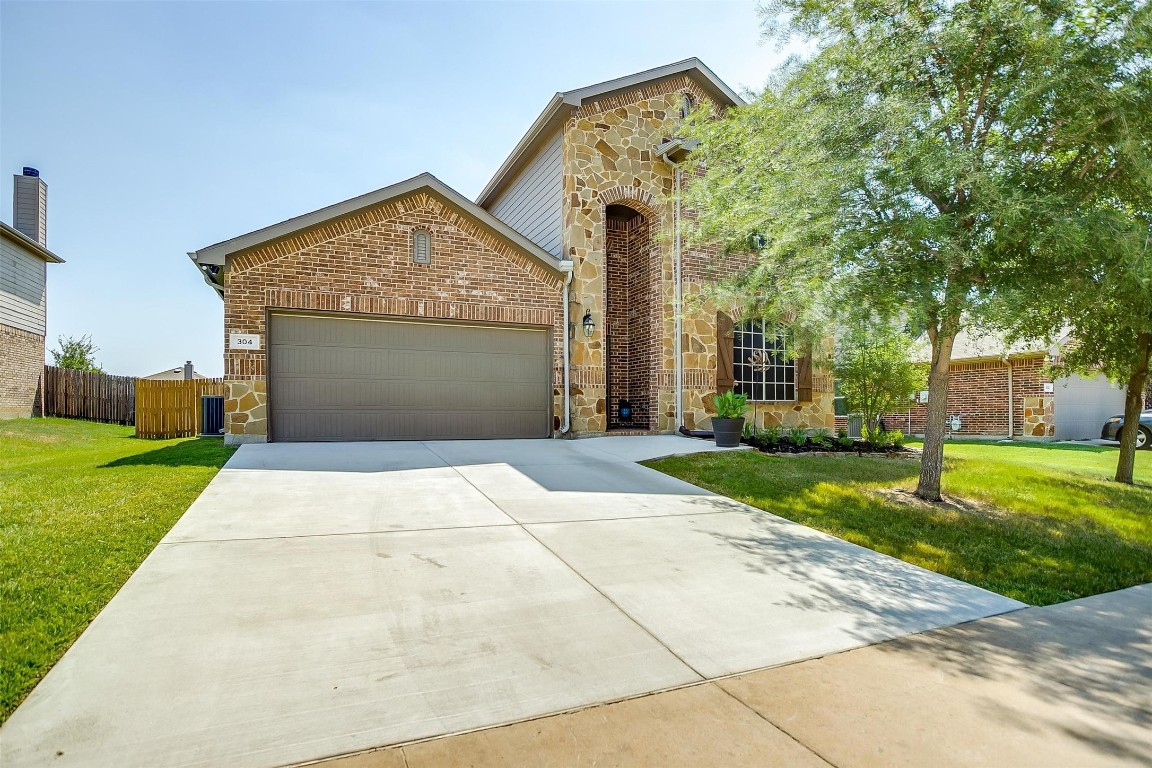 304 Coral Vine Lane Burleson TX 76028