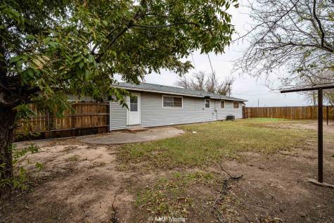 510 W Irving Street Munday TX 76371