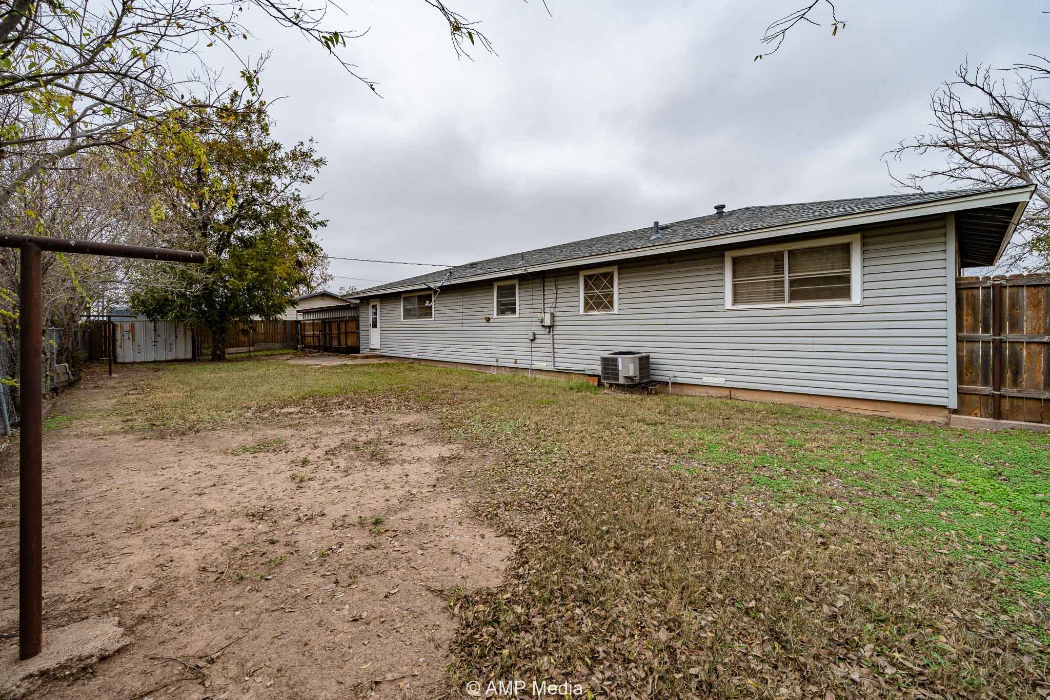 510 W Irving Street Munday TX 76371