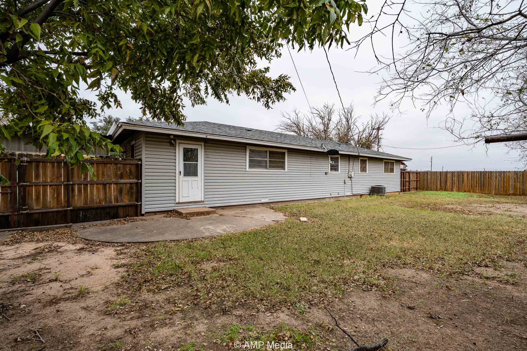 510 W Irving Street Munday TX 76371