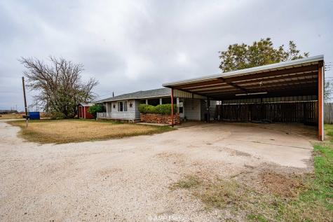510 W Irving Street Munday TX 76371