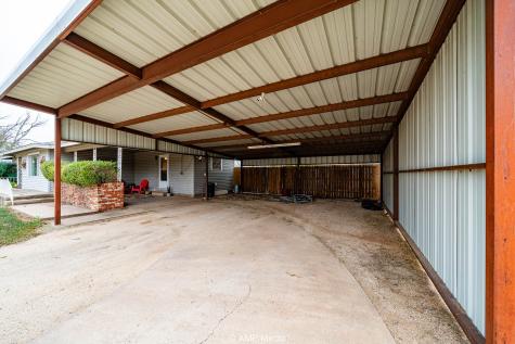 510 W Irving Street Munday TX 76371