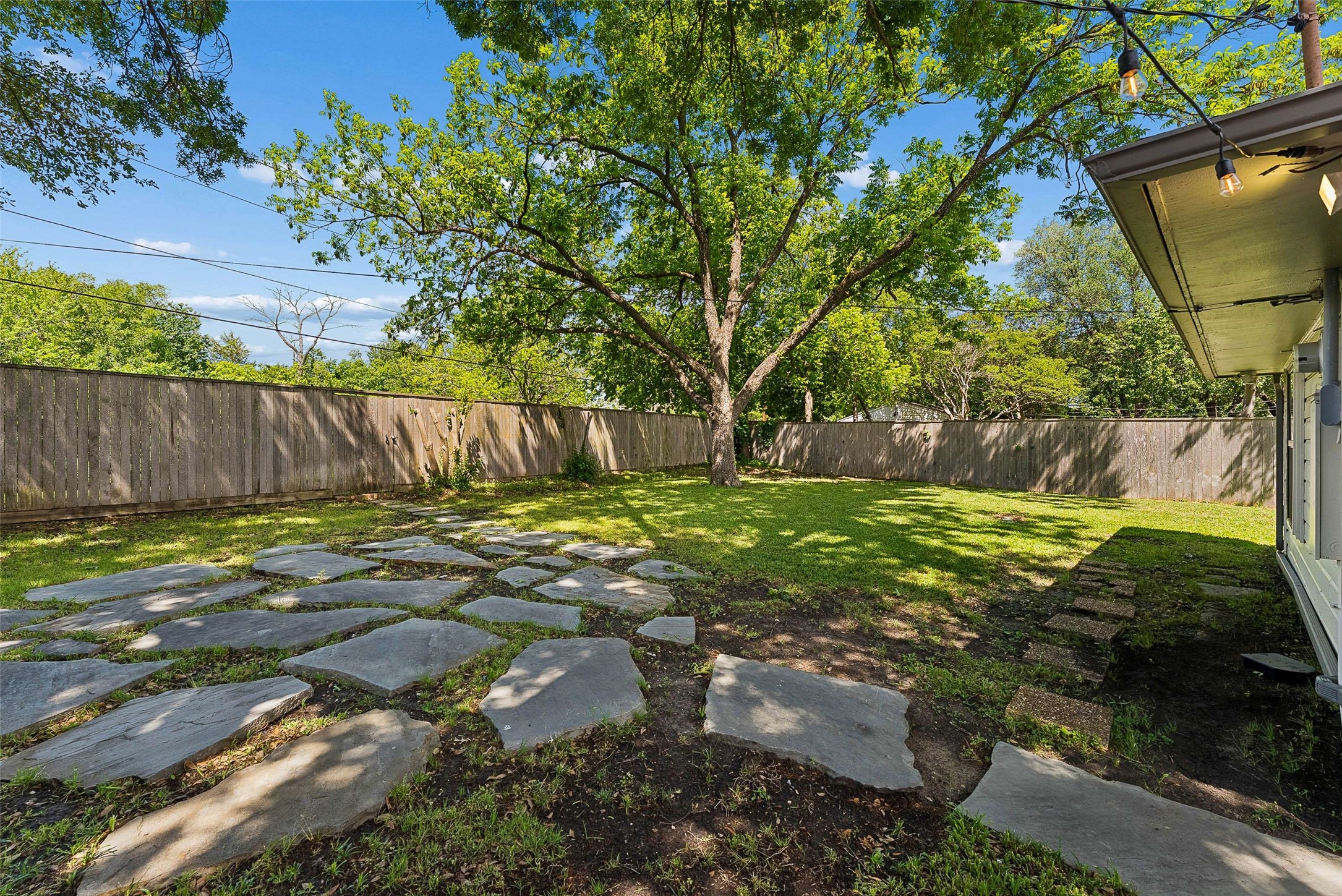 6735 Kingsbury Drive Dallas TX 75231