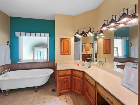 590 County Road 385 Valley View TX 76272