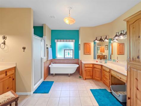 590 County Road 385 Valley View TX 76272