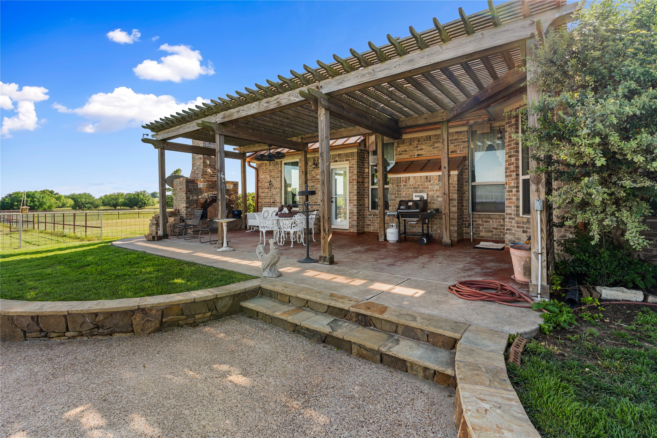 590 County Road 385 Valley View TX 76272