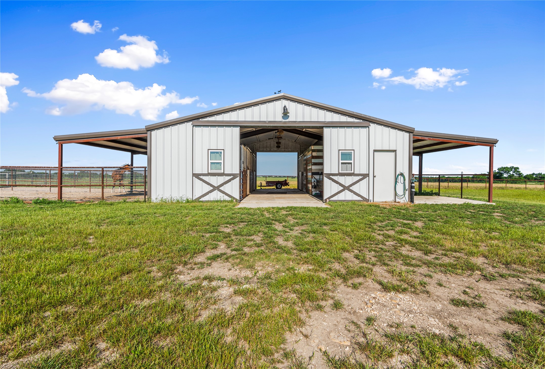 590 County Road 385 Valley View TX 76272