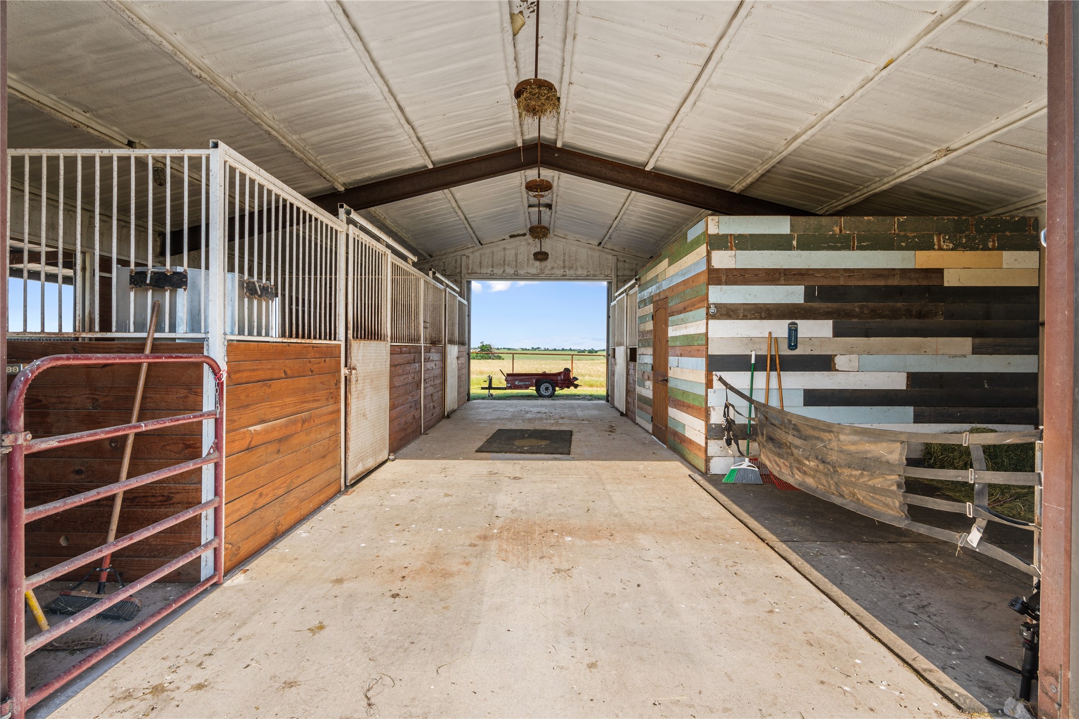 590 County Road 385 Valley View TX 76272