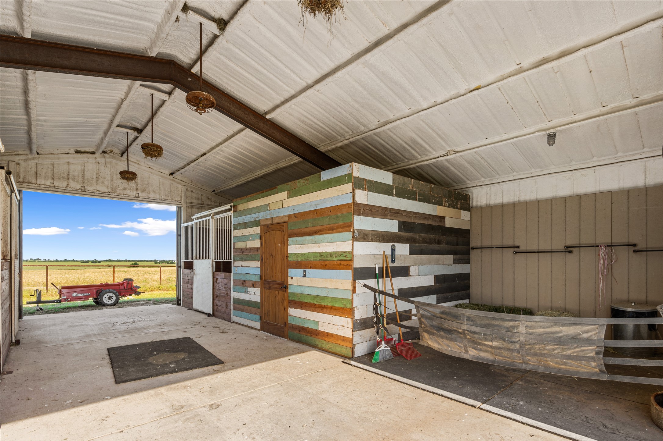590 County Road 385 Valley View TX 76272