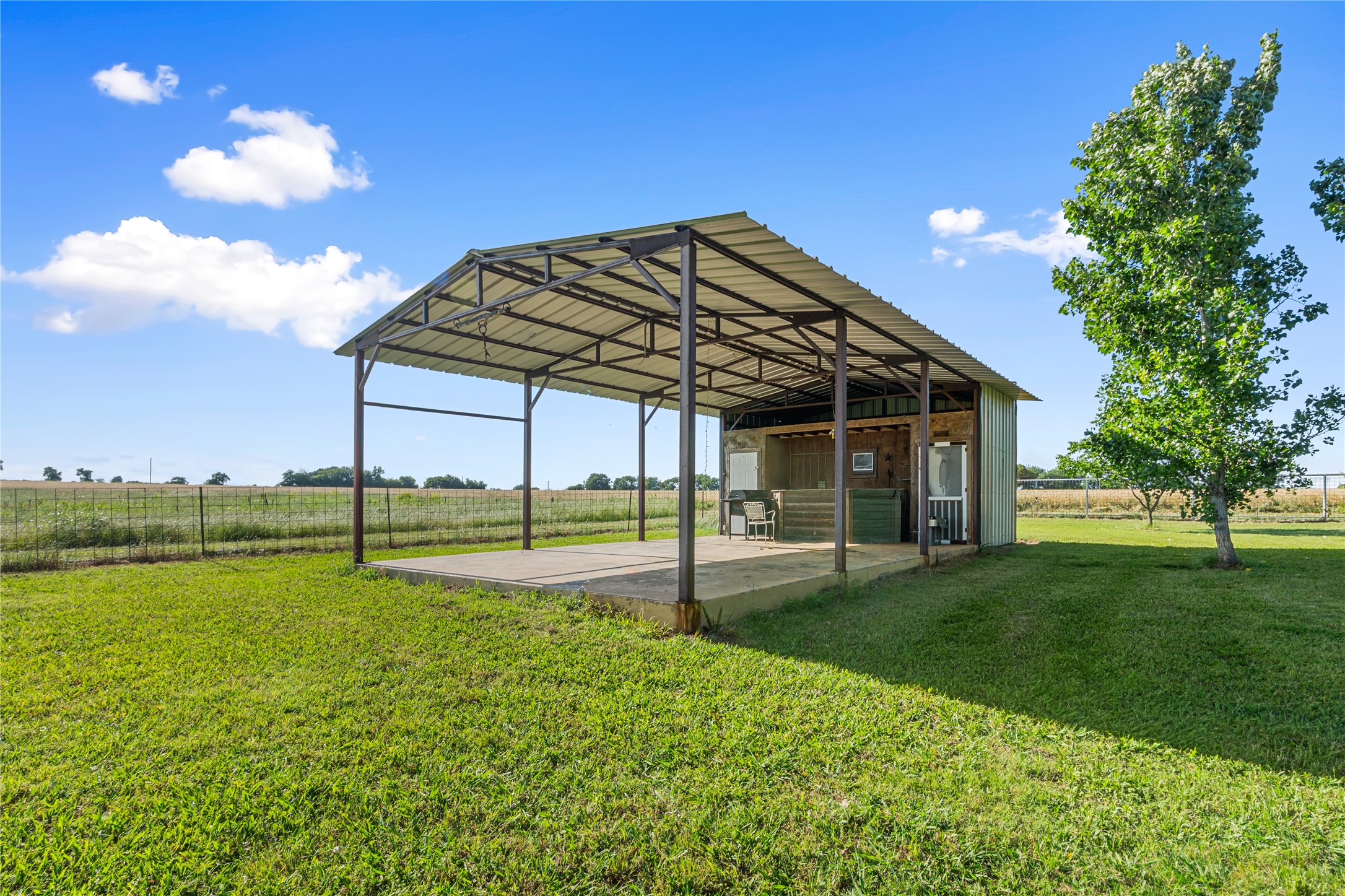 590 County Road 385 Valley View TX 76272
