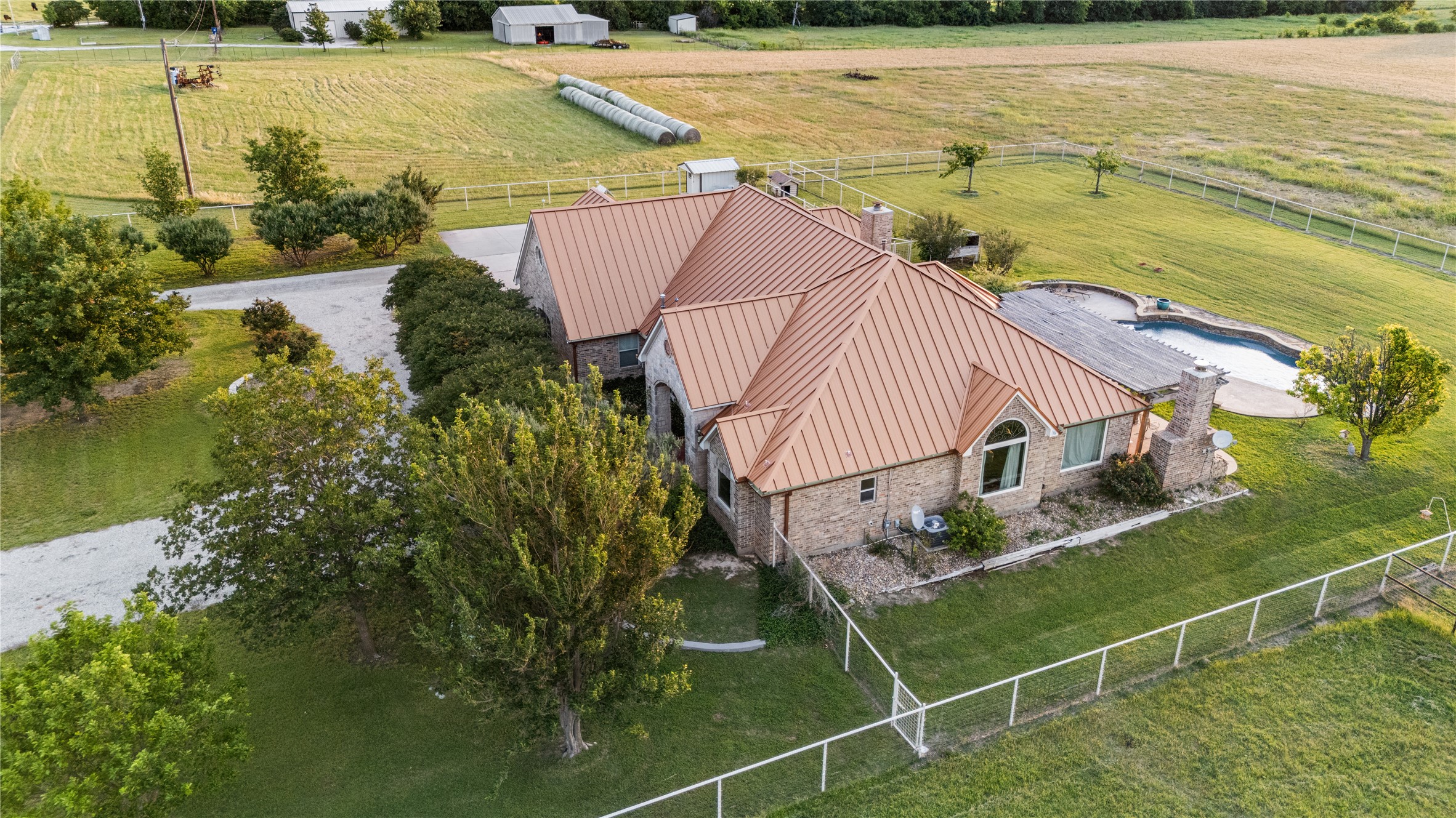 590 County Road 385 Valley View TX 76272