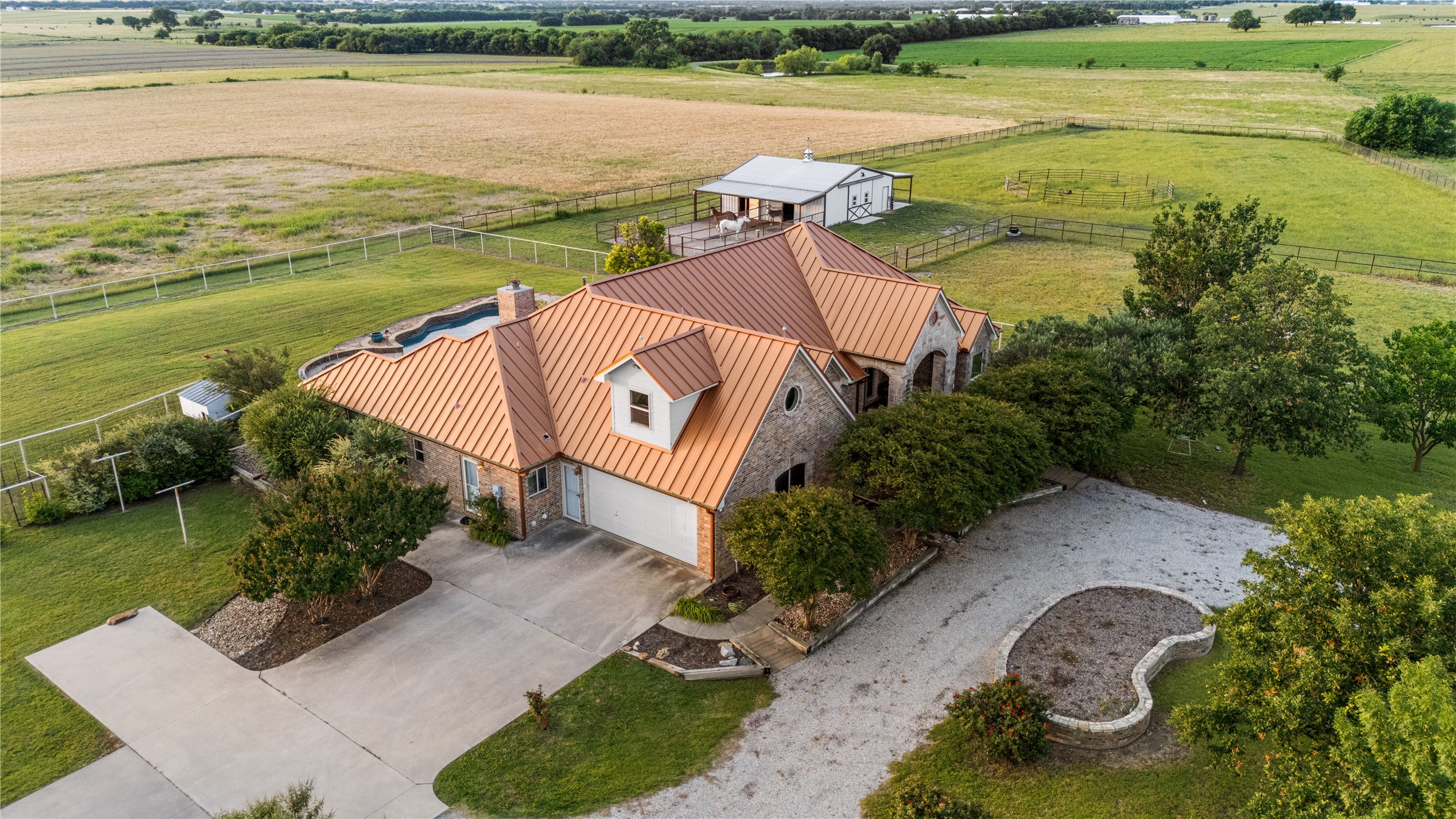 590 County Road 385 Valley View TX 76272
