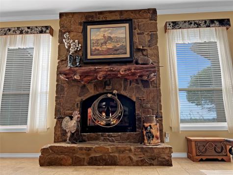 590 County Road 385 Valley View TX 76272