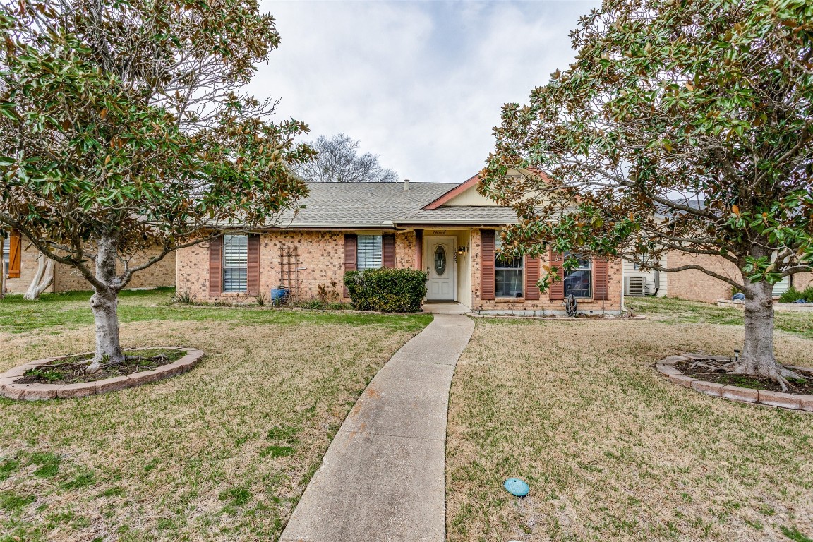 1025 Carriagehouse Lane Garland TX 75040