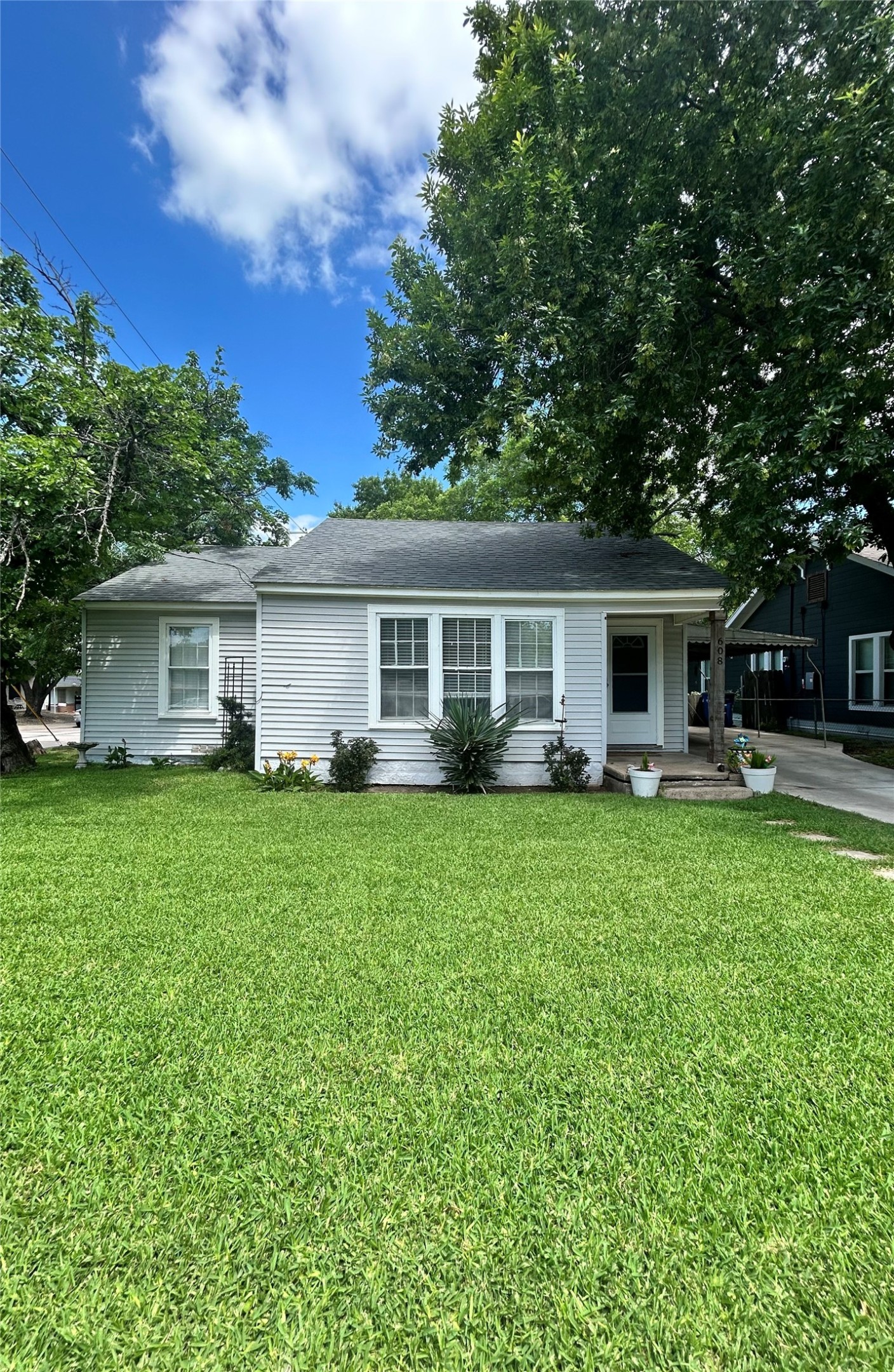 608 W Baldridge Street Ennis TX 75119