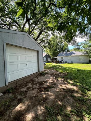 608 W Baldridge Street Ennis TX 75119