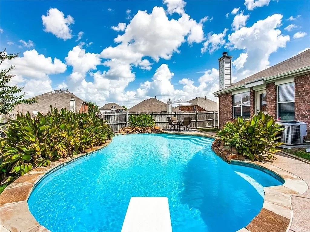 1001 San Jose Court Arlington TX 76002