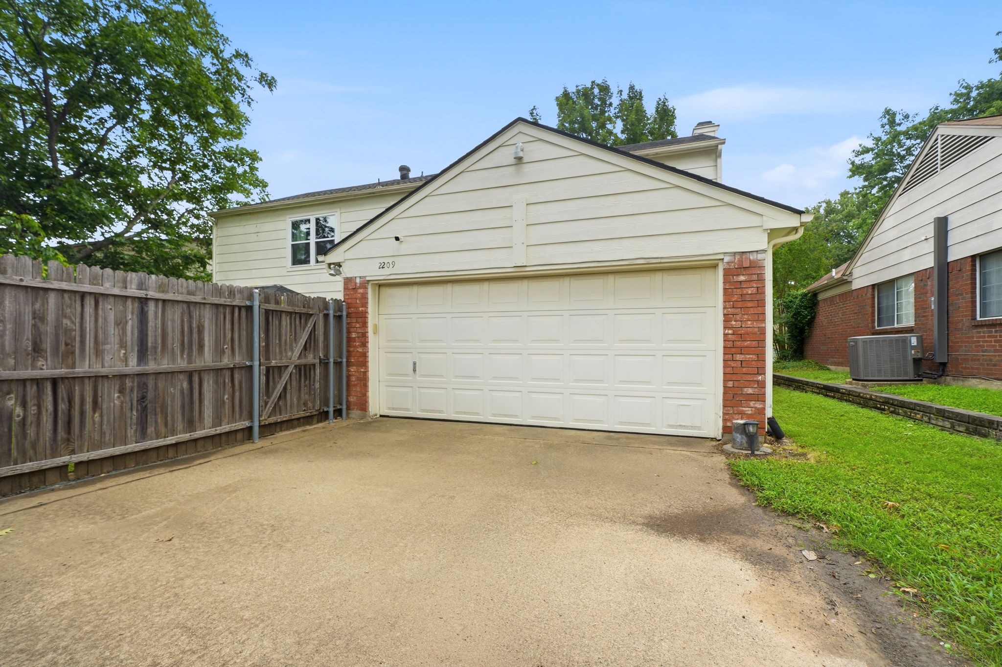 2209 Villawood Lane Garland TX 75040