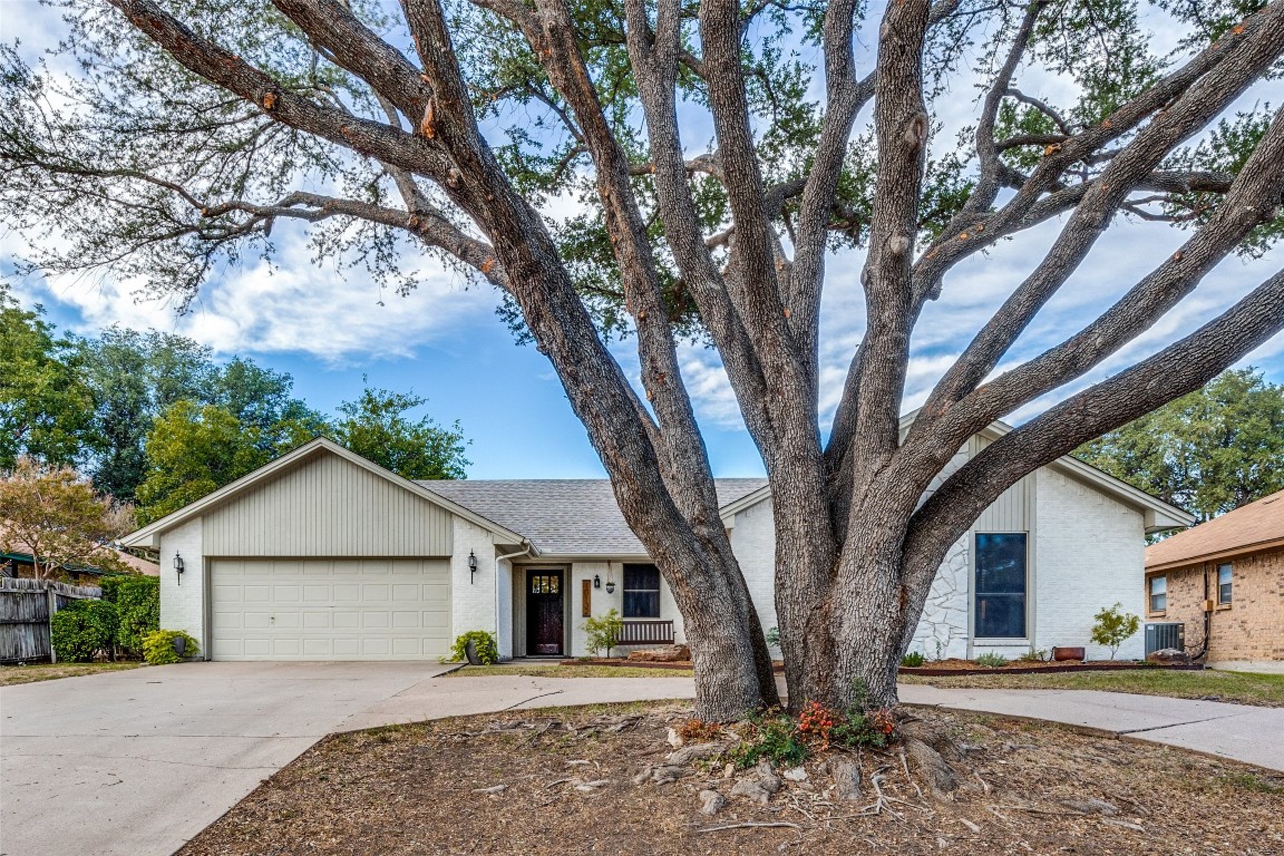 10132 Locksley Drive Benbrook TX 76126