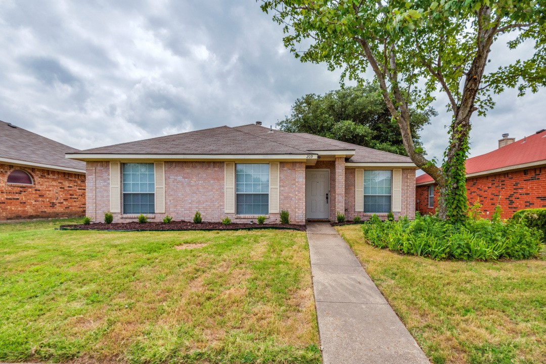 209 Rosewood Lane Cedar Hill TX 75104
