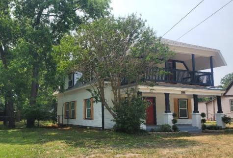 1009 N Robinson Street Cleburne TX 76031