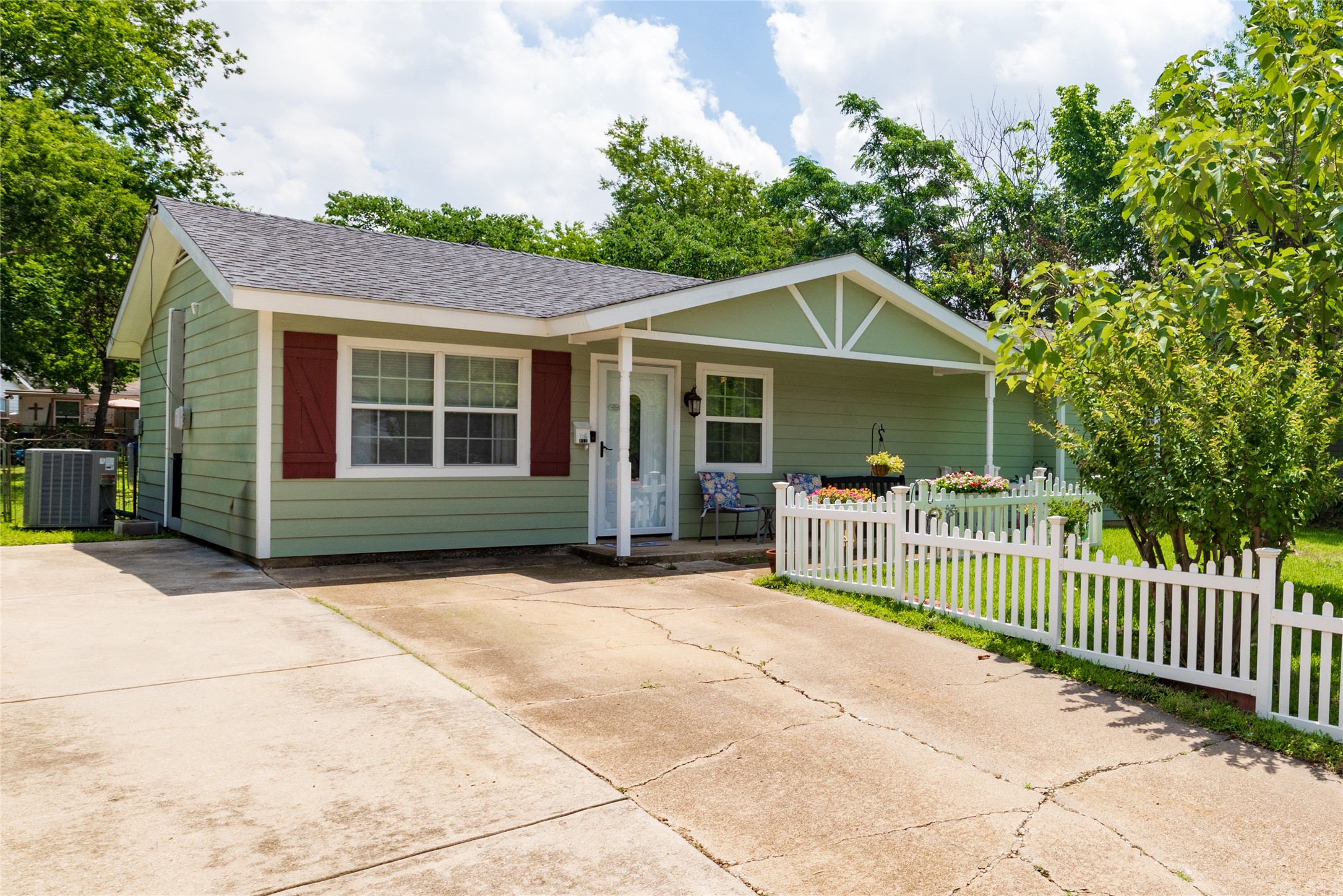 812 Denton Drive Euless TX 76039