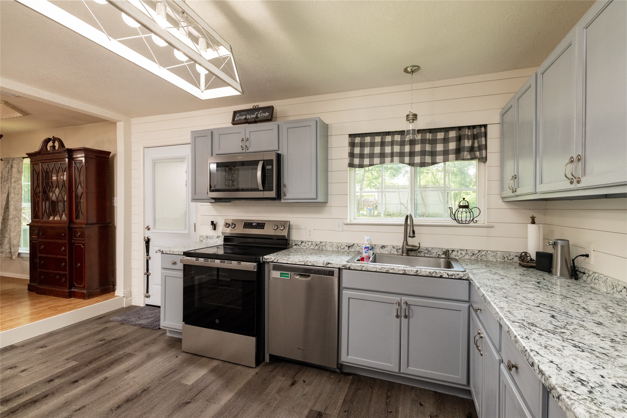 812 Denton Drive Euless TX 76039