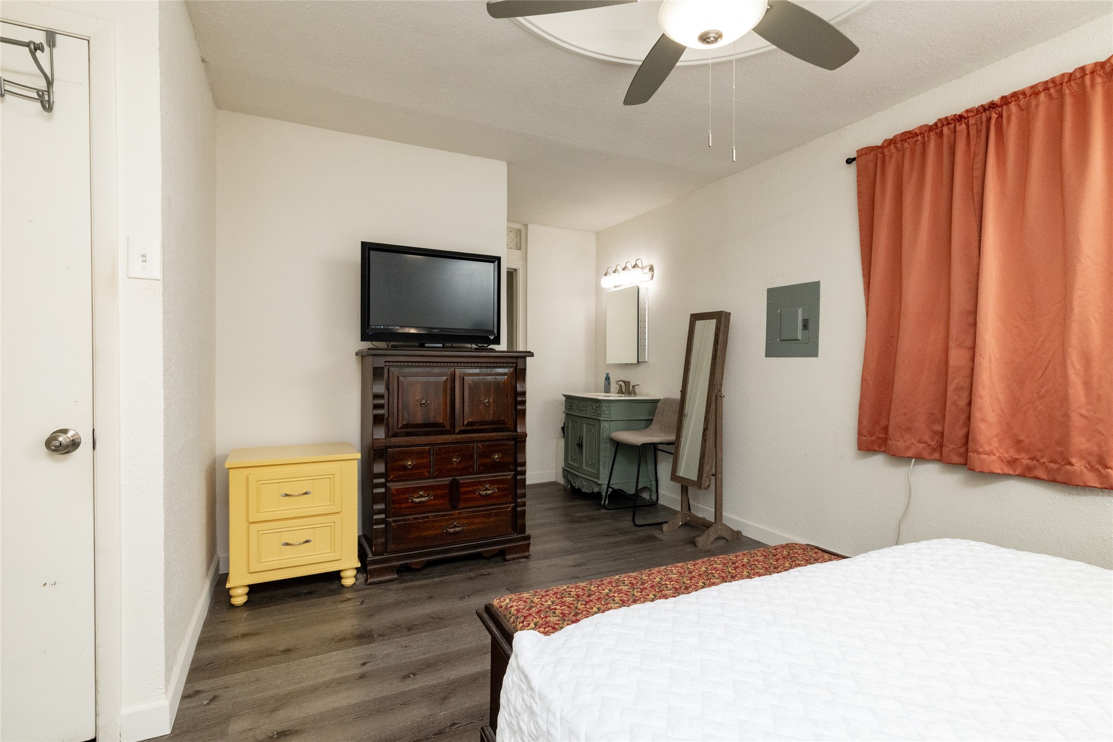 812 Denton Drive Euless TX 76039